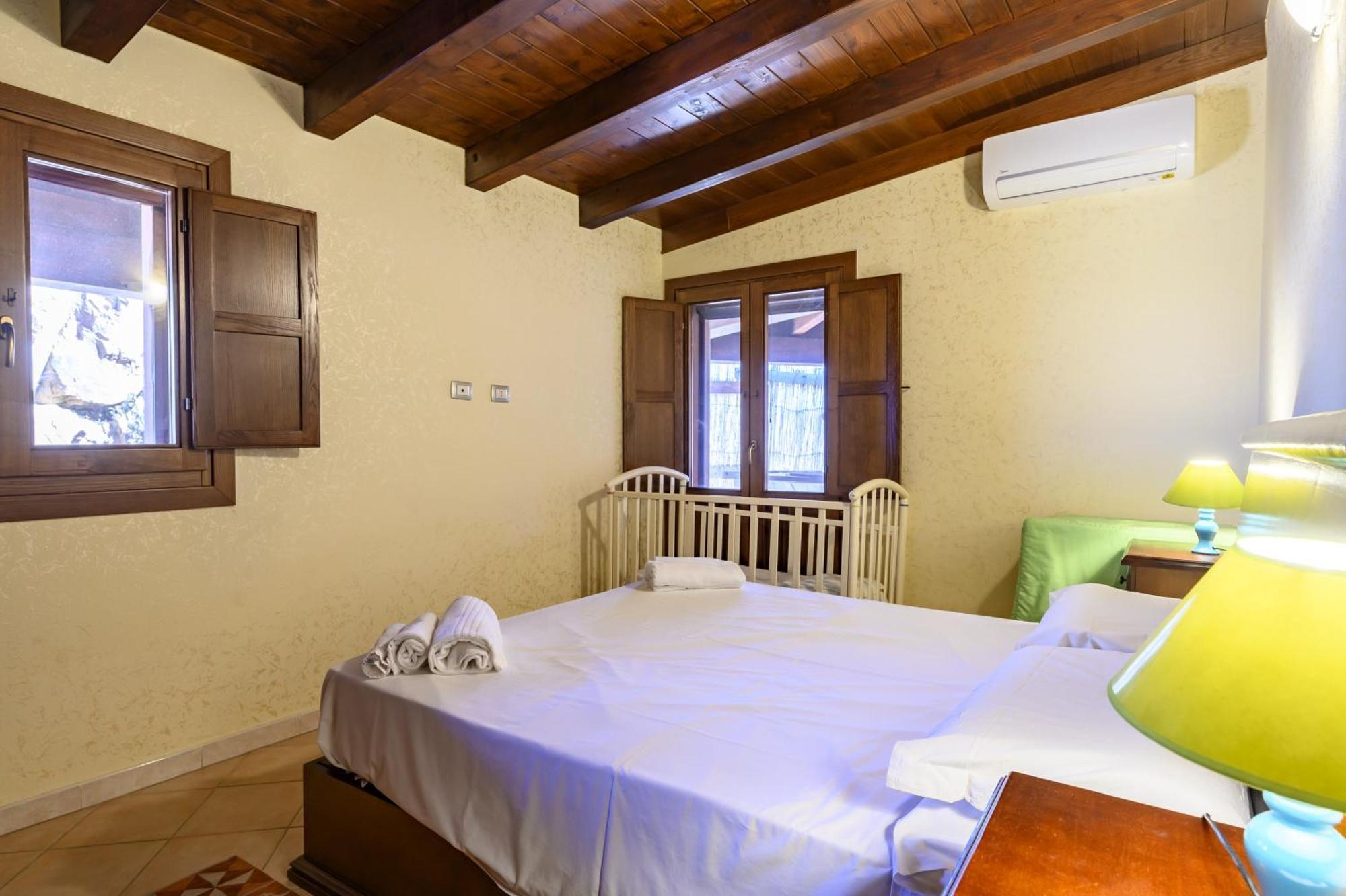 Villa Il Panorama Di Orri ตอร์โตลี ภายนอก รูปภาพ